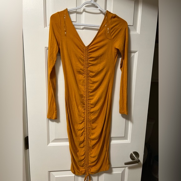 2 bodycon dresses - Picture 3 of 6